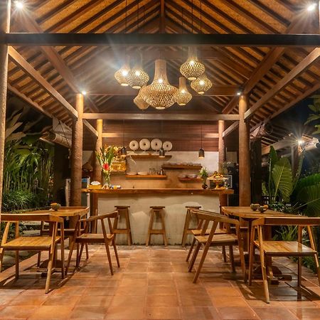 Mahadana Ubud Bagian luar foto