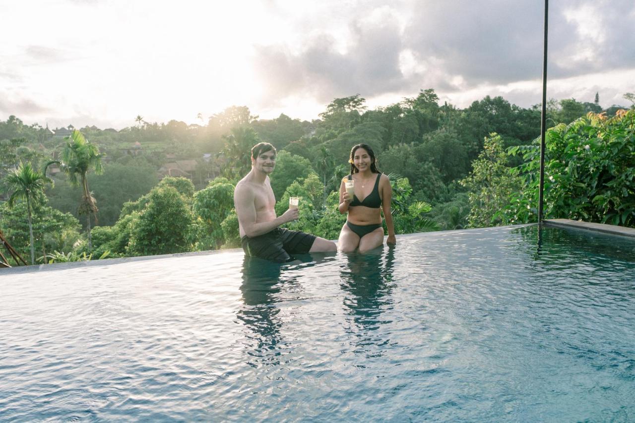 Mahadana Ubud Bagian luar foto