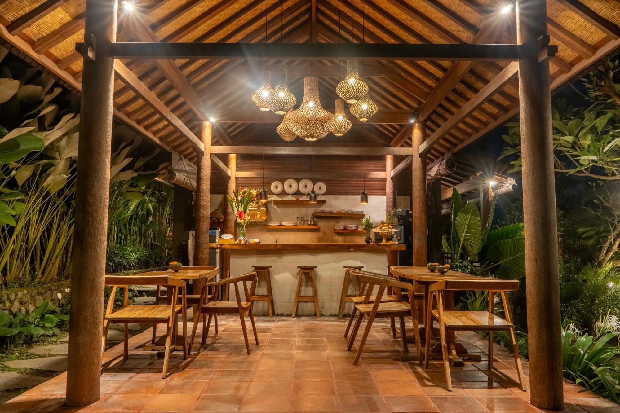 Mahadana Ubud Bagian luar foto