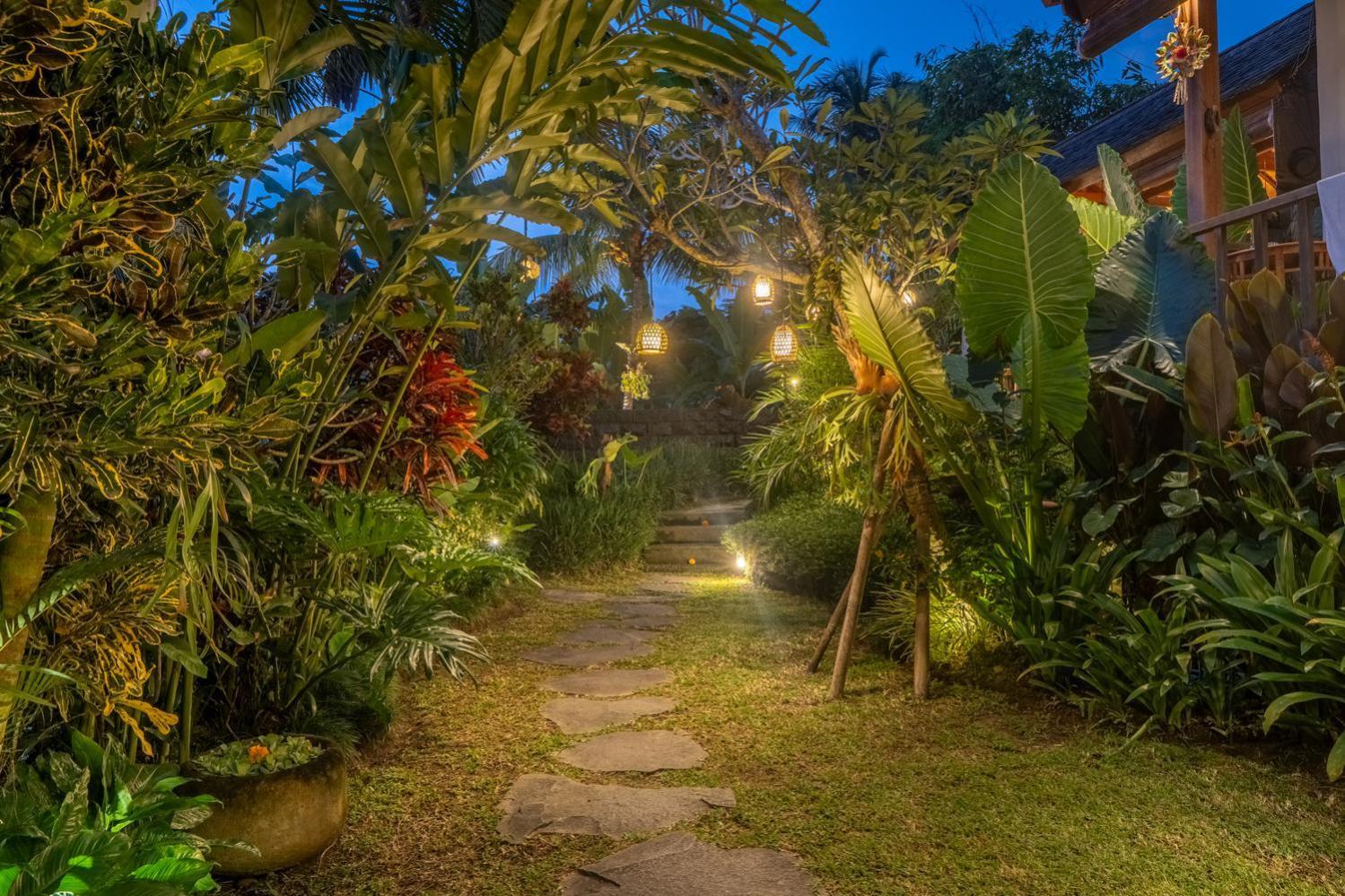 Mahadana Ubud Bagian luar foto