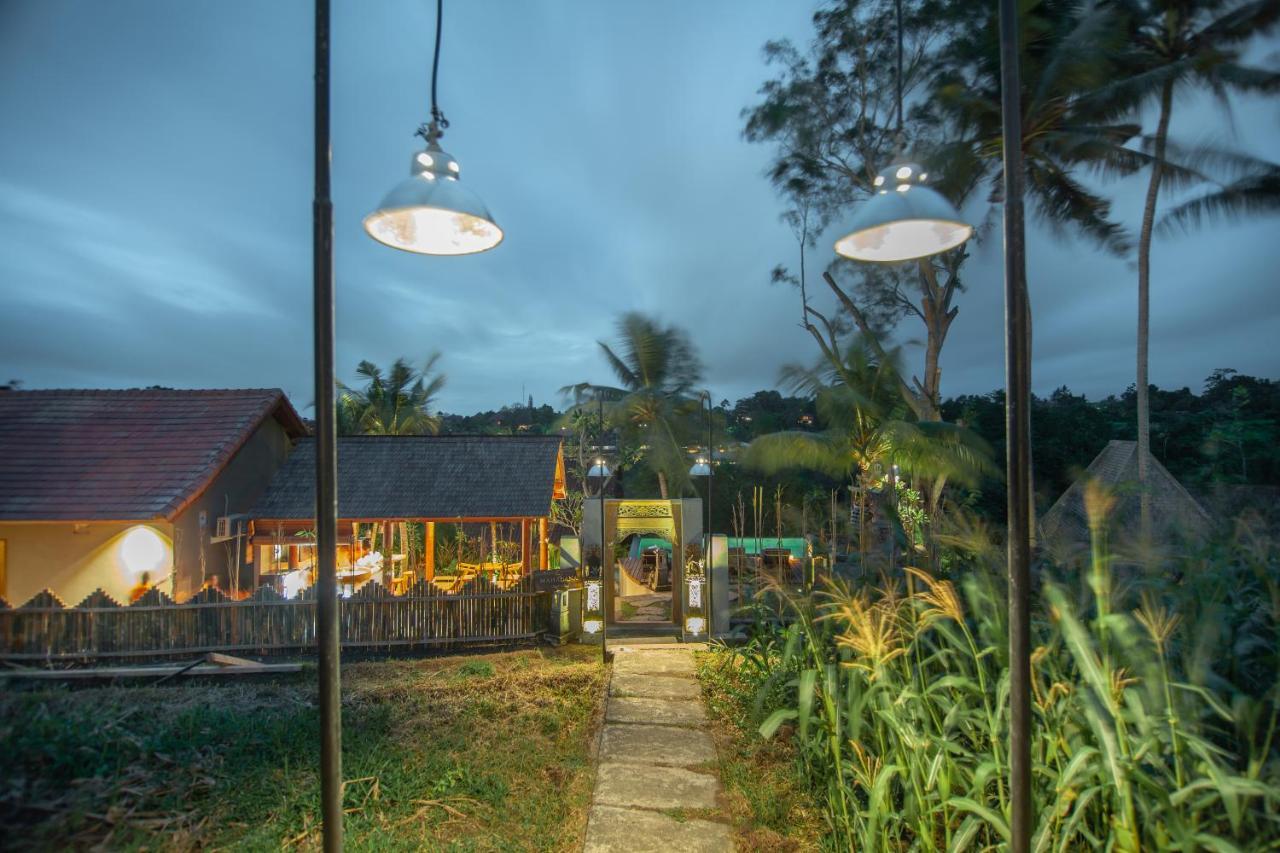 Mahadana Ubud Bagian luar foto